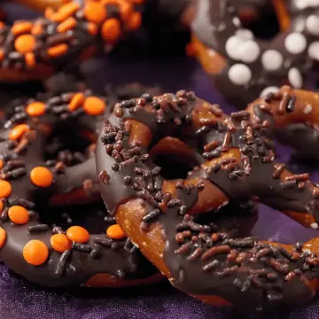 Halloween Chocolate Covered Pretzels Recipe