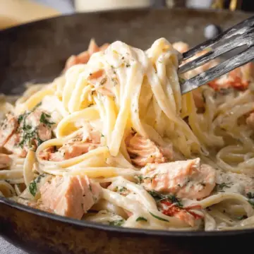Alfredo Salmon Pasta