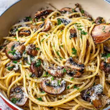 Easy Mushroom Garlic Spaghetti Recipe